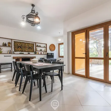 וילה Seaside Pineta Retreat